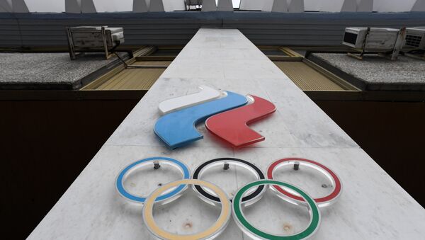 The Olympic rings are seen on the facade of the Russian Olympic Committee (ROC) building in Moscow - Sputnik International
