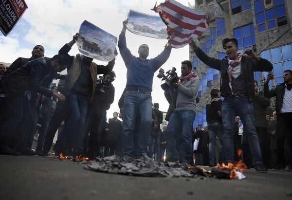 Palestinian protesters chant angry slogans as one burns a representation of the American flag, during a protest against the U.S. decision to recognize Jerusalem as Israel's capital, in Gaza City Thursday, Dec. 7, 2017 Palestinian protesters chant angry slogans as one burns a representation of the American flag, during a protest against the U.S. decision to recognize Jerusalem as Israel's capital, in Gaza City Thursday, Dec. 7, 2017 - Sputnik International