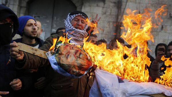 Palestinian protestors burn an effigy of US President Donald Trump following his decision to recognise Jerusalem as the capital of Israel, in the West Bank city of Nablus, on December 7, 2017 - Sputnik International