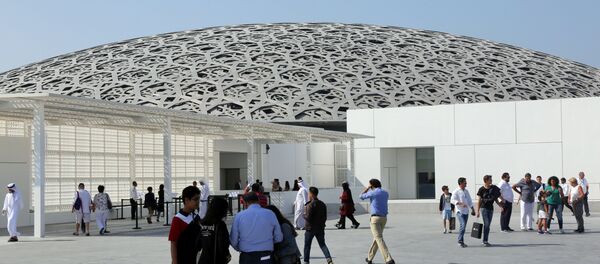 Visitors are seen at the Louvre Abu Dhabi after it was opened to public in Abu Dhabi, United Arab Emirates, November 11, 2017 - Sputnik International