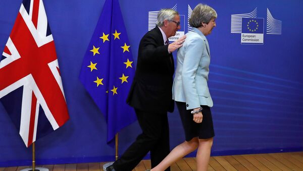 Britain's Prime Minister Theresa May is welcomed by European Commission President Jean-Claude Juncker at the EC headquarters in Brussels, Belgium December 8, 2017 - Sputnik International