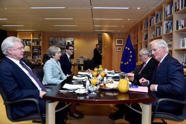 (L to R) Britain's Secretary of State for Exiting the European Union David Davis, Britain's Prime Minister Theresa May, European Commission President Jean-Claude Juncker and European Union's chief Brexit negotiator Michel Barnier meet at the European Commission in Brussels, Belgium, December 8, 2017 (L to R) Britain's Secretary of State for Exiting the European Union David Davis, Britain's Prime Minister Theresa May, European Commission President Jean-Claude Juncker and European Union's chief Brexit negotiator Michel Barnier meet at the European Commission in Brussels, Belgium, December 8, 2017 - Sputnik International