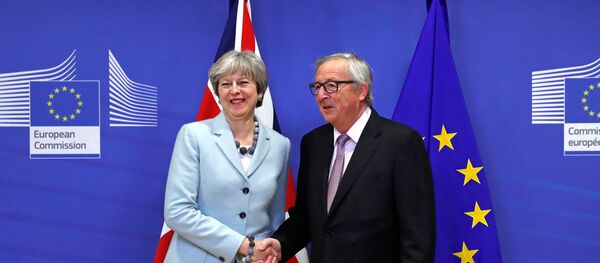 Britain's Prime Minister Theresa May is welcomed by European Commission President Jean-Claude Juncker at the EC headquarters in Brussels, Belgium December 8, 2017 Britain's Prime Minister Theresa May is welcomed by European Commission President Jean-Claude Juncker at the EC headquarters in Brussels, Belgium December 8, 2017 - Sputnik International