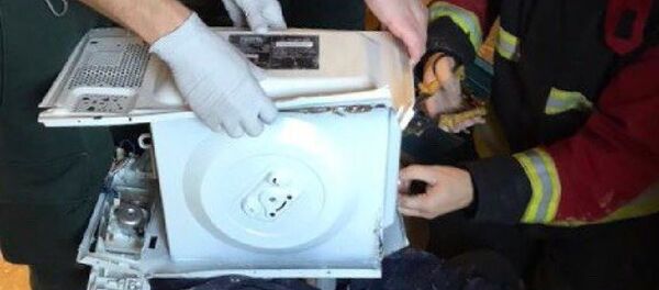 An air tube had to be inserted into the microwave to help him breathe An air tube had to be inserted into the microwave to help him breathe - Sputnik International