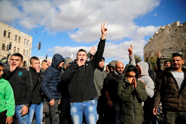 Palestinians shout slogans during a protest following U.S. President Donald Trump's announcement that he has recognized Jerusalem as Israel's capital, near Damascus Gate in Jerusalem's Old City December 7, 2017 Palestinians shout slogans during a protest following U.S. President Donald Trump's announcement that he has recognized Jerusalem as Israel's capital, near Damascus Gate in Jerusalem's Old City December 7, 2017 - Sputnik International