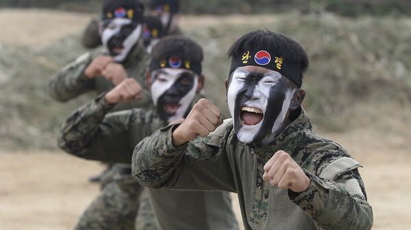 Soldiers of the South Korean army special forces demonstrate their martial art skills during Naktong River Battle re-enactment in Waegwan, South Korea, Thursday, Sept. 22, 2016 - Sputnik International
