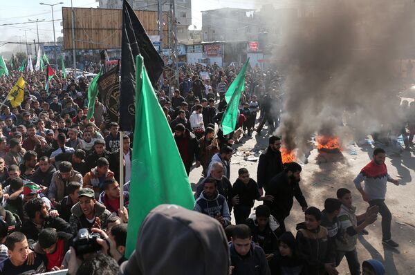 Palestinian protesters burn tyres during a demonstration in the southern Gaza Strip town of Rafah on December 8, 2017 against US President Donald Trump's latest decision to recognise Jerusalem as the capital of Israel - Sputnik International
