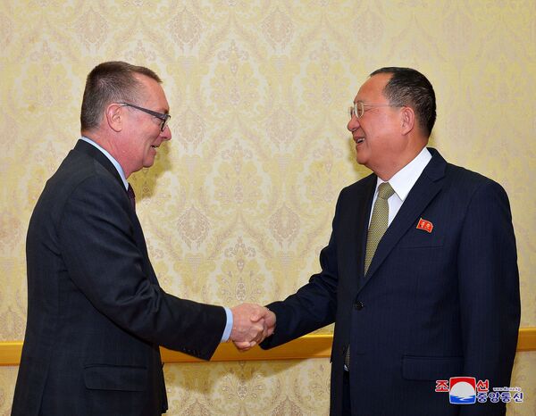 North Korea's Foreign Minister Ri Yong-Ho meets with Jeffrey Feltman, UN undersecretary-general for political affairs, in Pyongyang, North Korea, in this photo released by North Korea's Korean Central News Agency (KCNA) December 7, 2016 North Korea's Foreign Minister Ri Yong-Ho meets with Jeffrey Feltman, UN undersecretary-general for political affairs, in Pyongyang, North Korea, in this photo released by North Korea's Korean Central News Agency (KCNA) December 7, 2016 - Sputnik International