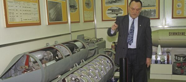 General director A. Obukhov of the Bazalt state research and production enterprise explaining the design and operation of the cluster bomb General director A. Obukhov of the Bazalt state research and production enterprise explaining the design and operation of the cluster bomb - Sputnik International