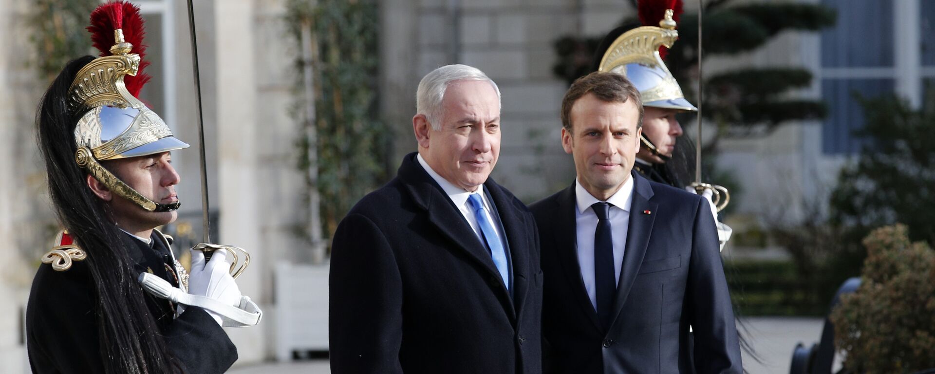 French President Emmanuel Macron, right, greets Israeli Prime Minister Benjamin Netanyahu before a meeting at the Elysee Palace in Paris, Sunday, Dec.10, 2017 - Sputnik International, 1920, 24.10.2023