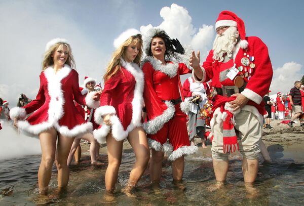Ho-Ho-Hot! Ladies From Around the World Grace Santa Claus Costumes - Sputnik International