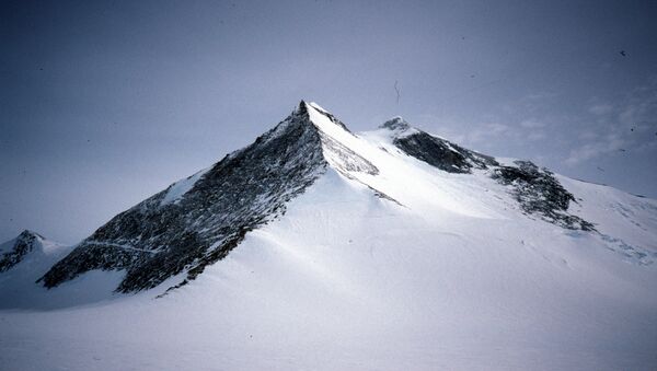 Mount Hope south face - oblique view from East - Sputnik International