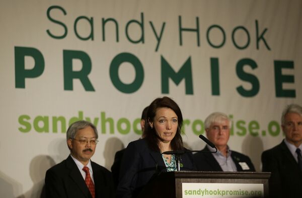 (File) Nicole Hockley, center, speaks in front of San Francisco Mayor Ed Lee, rear from left, Ron Conway of SV Angel, and San Francisco District Attorney George Gascon at a Sandy Hook Promise news conference in San Francisco, Thursday, March 14, 2013 (File) Nicole Hockley, center, speaks in front of San Francisco Mayor Ed Lee, rear from left, Ron Conway of SV Angel, and San Francisco District Attorney George Gascon at a Sandy Hook Promise news conference in San Francisco, Thursday, March 14, 2013 - Sputnik International
