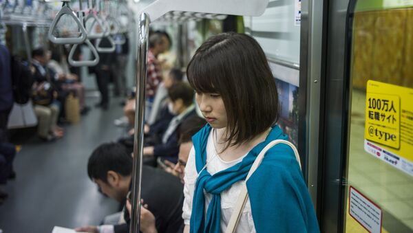 A commuter rides the subway at Shinjuku station in Tokyo on May 11, 2015 - Sputnik International