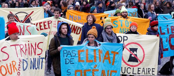 Environmental activists display banners during a protest in support of the Paris climate accord as part of the One Planet Summit in Paris, France, December 12, 2017 Environmental activists display banners during a protest in support of the Paris climate accord as part of the One Planet Summit in Paris, France, December 12, 2017 - Sputnik International