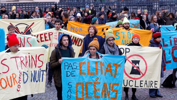 Environmental activists display banners during a protest in support of the Paris climate accord as part of the One Planet Summit in Paris, France, December 12, 2017 - Sputnik International