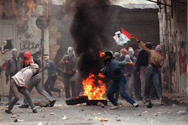Palestinians demonstrators throw rocks, 29 January 1988 in Nablus, at Israeli soldiers during violent protests gainst the Israeli occupation Palestinians demonstrators throw rocks, 29 January 1988 in Nablus, at Israeli soldiers during violent protests gainst the Israeli occupation - Sputnik International