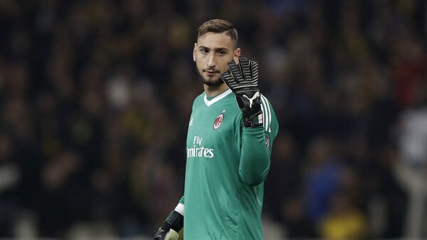 AC Milan goalkeeper Gianluigi Donnarumma gives instructions during the Europa League group D soccer match between AEK Athens and AC Milan at the Olympic stadium, in Athens, Thursday, Nov. 2, 2017 - Sputnik International