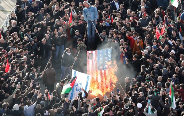 Demonstrators set U.S. and Israeli flags on fire during a protest against U.S. President Donald Trump's recognition of Jerusalem as Israel's capital, in Istanbul, Turkey December 10, 2017 - Sputnik International