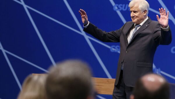 Outgoing Bavarian State Premier and head of the Christian Social Union (CSU) Horst Seehofer acknowledges the applause after his speech during the Christian Social Union (CSU) party congress in Nuremberg, Germany, December 16, 2017 - Sputnik International