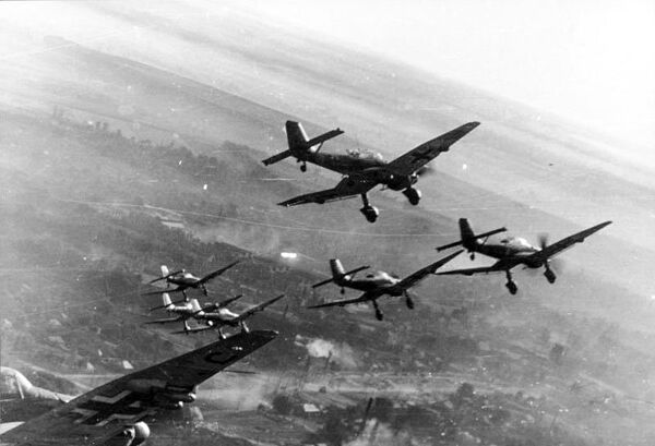 Ju 87s in attack formation on the Eastern Front. Ju 87s in attack formation on the Eastern Front. - Sputnik International