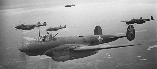 Great Patriotic War of 1941-45. Soviet aircraft bomb enemy's defenses near Leningrad during the blockade of the city in 1943 - Sputnik International