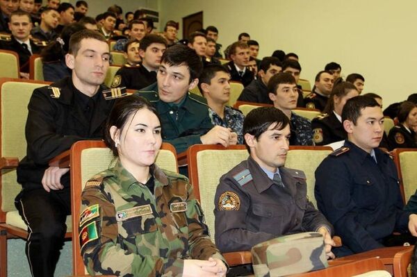 Gol Afruz Ebtekar attending a lecture. - Sputnik International