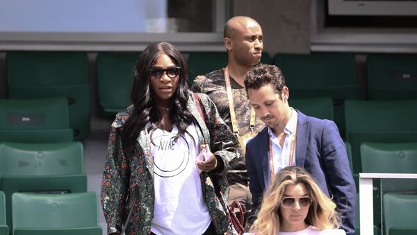 Serena Williams (L) of the US leaves after attending her sister US Venus Williams' tennis match against Japan's Kurumi Nara at the Roland Garros 2017 French Open on May 31, 2017 in Paris - Sputnik International