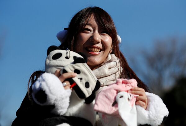 Japan's Sweet Baby Panda Makes Public Debut - Sputnik International