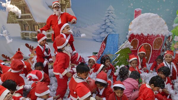 Indian school children dressed as Santa Claus take part in a Christmas event at a school in Siliguri - Sputnik International