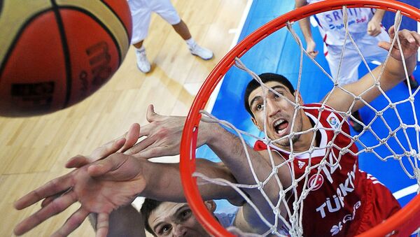 Enes Kanter of Turkey (C) vies during their game against Serbia during a 2011 European championship second round group E, basketball game in Vilnius. (File) - Sputnik International