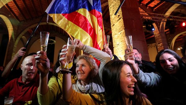 People react to results in Catalonia's regional elections at a gathering of the Catalan National Assembly (ANC) in Barcelona, Spain December 21, 2017 - Sputnik International