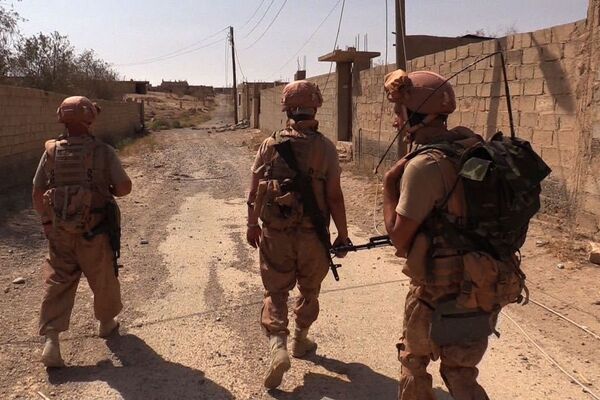 Servicemen during the efforts to demine the city of Deir ez-Zor, Syri - Sputnik International