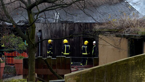 Firefighters stand near a building at London Zoo following a fire which broke out at a shop and cafe at the attraction, in central London, Britain December 23, 2017 - Sputnik International