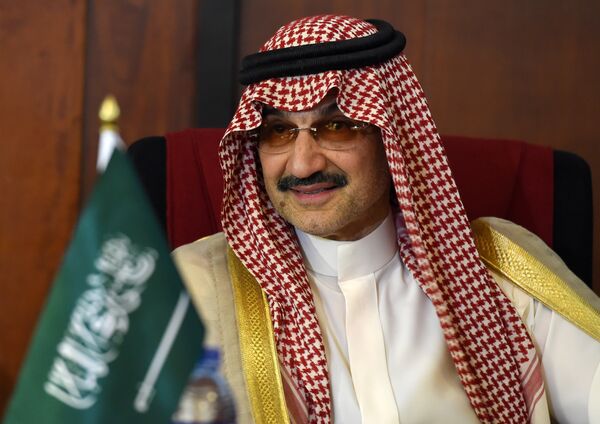 Saudi Arabian royal Al-Waleed Bin Talal bin Abdulaziz al Saud looks on during a meeting with Sri Lankan Foreign Minister Ravi Karunanayake in Colombo on July 4, 2017 Saudi Arabian royal Al-Waleed Bin Talal bin Abdulaziz al Saud looks on during a meeting with Sri Lankan Foreign Minister Ravi Karunanayake in Colombo on July 4, 2017 - Sputnik International
