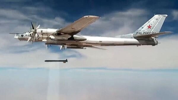 Tu-95MS strikes terrorist facilities in Syria with KhA-101 cruise missiles - Sputnik International