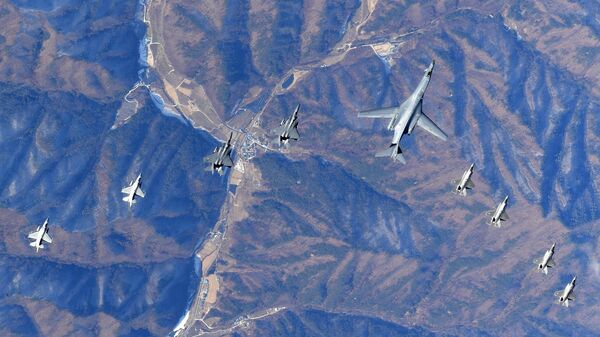 In this photo provided by South Korea Defense Ministry, U.S. Air Force B-1B bomber, center, flies over the Korean Peninsula with South Korean fighter jets F-16, F-15K and U.S. fighter jets F-35A, F35B during their combined aerial exercise Wednesday, Dec. 6, 2017. The United States flew a B-1B supersonic bomber over South Korea on Wednesday as part of a massive combined aerial exercise involving hundreds of warplanes, a clear warning after North Korea last week tested its biggest and most powerful missile yet. - Sputnik International