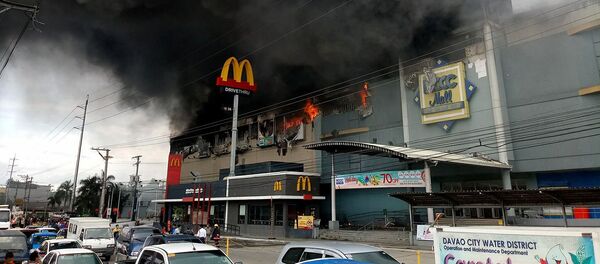 Smoke billows from a shopping mall on fire in Davao City, the Philippines, in this December 23, 2017 photo obtained from social media Smoke billows from a shopping mall on fire in Davao City, the Philippines, in this December 23, 2017 photo obtained from social media - Sputnik International