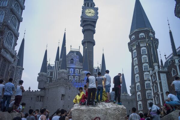 In a picture taken on June 16, 2015, people gather in front of the campus of Hebei Academy of Fine Arts after a graduation ceremony in Xinle, Hebei province - Sputnik International