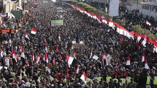 Supporters of Shiite Houthi rebels attend a rally in Sanaa, Yemen, Tuesday, Dec. 5, 2017. The killing of Yemen's ex-President Ali Abdullah Saleh by the country's Shiite rebels on Monday, as their alliance crumbled, has thrown the nearly three-year civil war into unpredictable new chaos. - Sputnik International