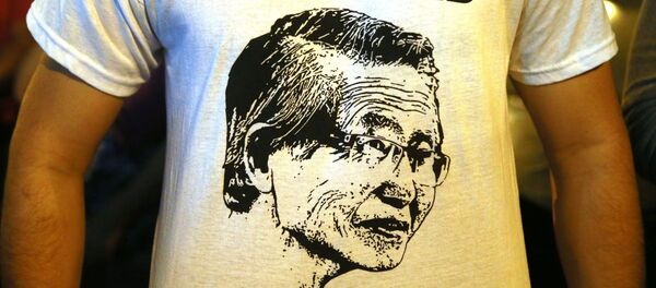 People celebrate in favor of Peru's ex-president Alberto Fujmori in Lima on December 24, 2017 - Sputnik International