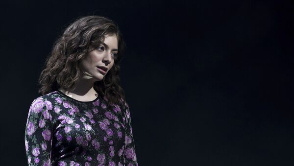 Singer Lorde performs on the 'Other Stage' at the Glastonbury music festival at Worthy Farm, in Somerset, England, Friday, 23 June 2017 - Sputnik International