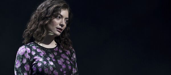 Singer Lorde performs on the 'Other Stage' at the Glastonbury music festival at Worthy Farm, in Somerset, England, Friday, June 23, 2017 Singer Lorde performs on the 'Other Stage' at the Glastonbury music festival at Worthy Farm, in Somerset, England, Friday, June 23, 2017 - Sputnik International