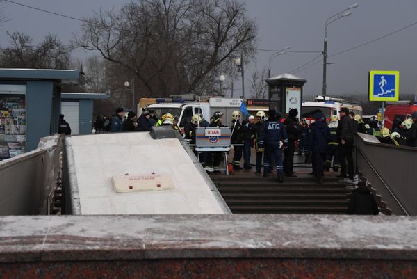 A bus has driven into a pedestrian underpass in the center of Moscow - Sputnik International