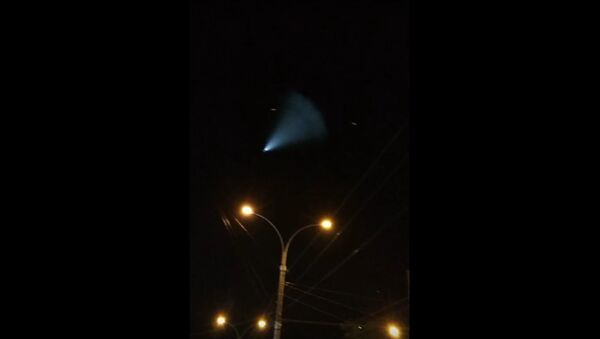 Межконтинентальная баллистическая ракета Тополь М оставила след в Липецком небе! - Sputnik International