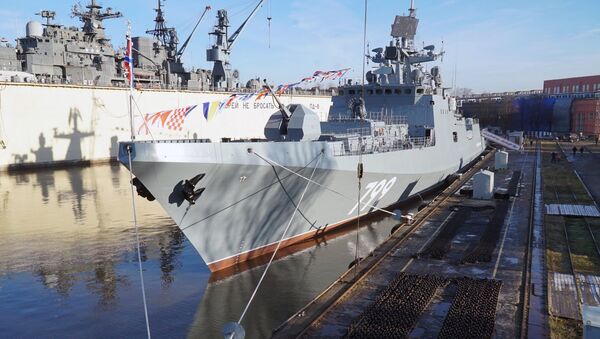 The ceremony to raise the naval ensign on Admiral Makarov frigate at Shipyard Yantar, Kaliningrad - Sputnik International