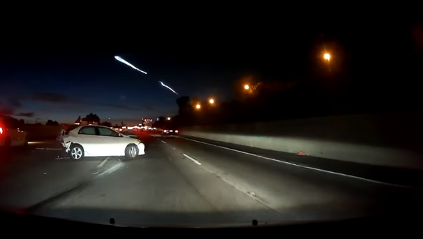 Dashcam captures three-car collision during Space X's Falcon 9 launch - Sputnik International