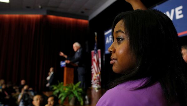 Erica Garner, daughter of Eric Garner, a black man choked to death by a police officer last year, raises her hand to ask U.S. Democratic presidential candidate Bernie Sanders a question at a town hall campaign event in Columbia, South Carolina, U.S., February 16, 2016 - Sputnik International