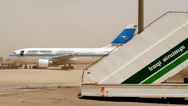 A Kuwait Airways airplane is refuelled at Baghdad International Airport on Sunday, May 18, 2003. - Sputnik International