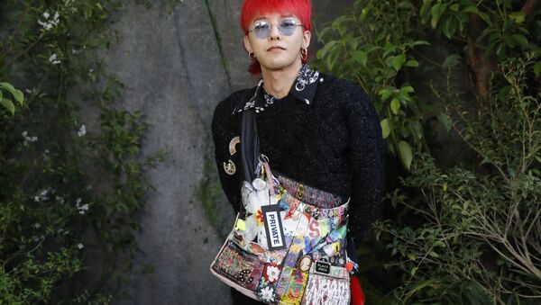 Kwon Ji-yong aka G-Dragon poses during a photocall prior to the Chanel women's 2018 Spring/Summer ready-to-wear collection fashion show in Paris, on October 3, 2017 - Sputnik International
